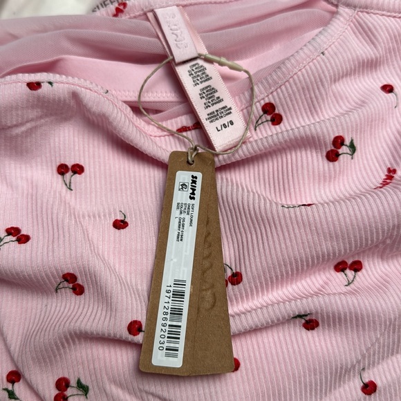 Skims cherry blossom onesie size large - Picture 9 of 9